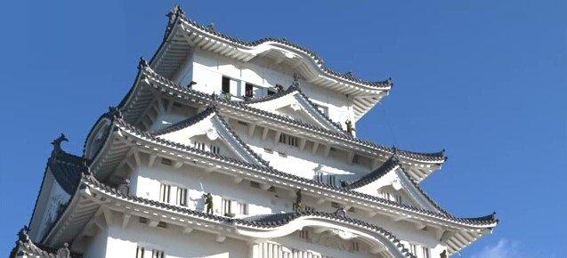 Limpeza Anual Revitaliza Castelo de Himeji